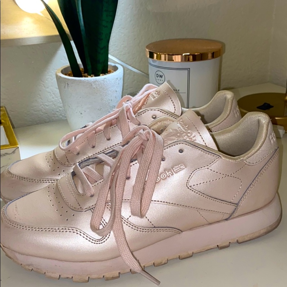 Reebok women’s pink leather classic trainers